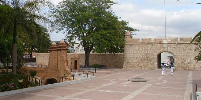 Puerta Del Conde - העיר העתיקה של סנטו דומינגו
